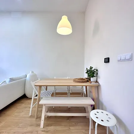 דירה Center Cozy Gozsdu With 4ppl *